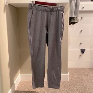 Lululemon On The Fly 7/8 pants. No smoke no pet home. EUC.